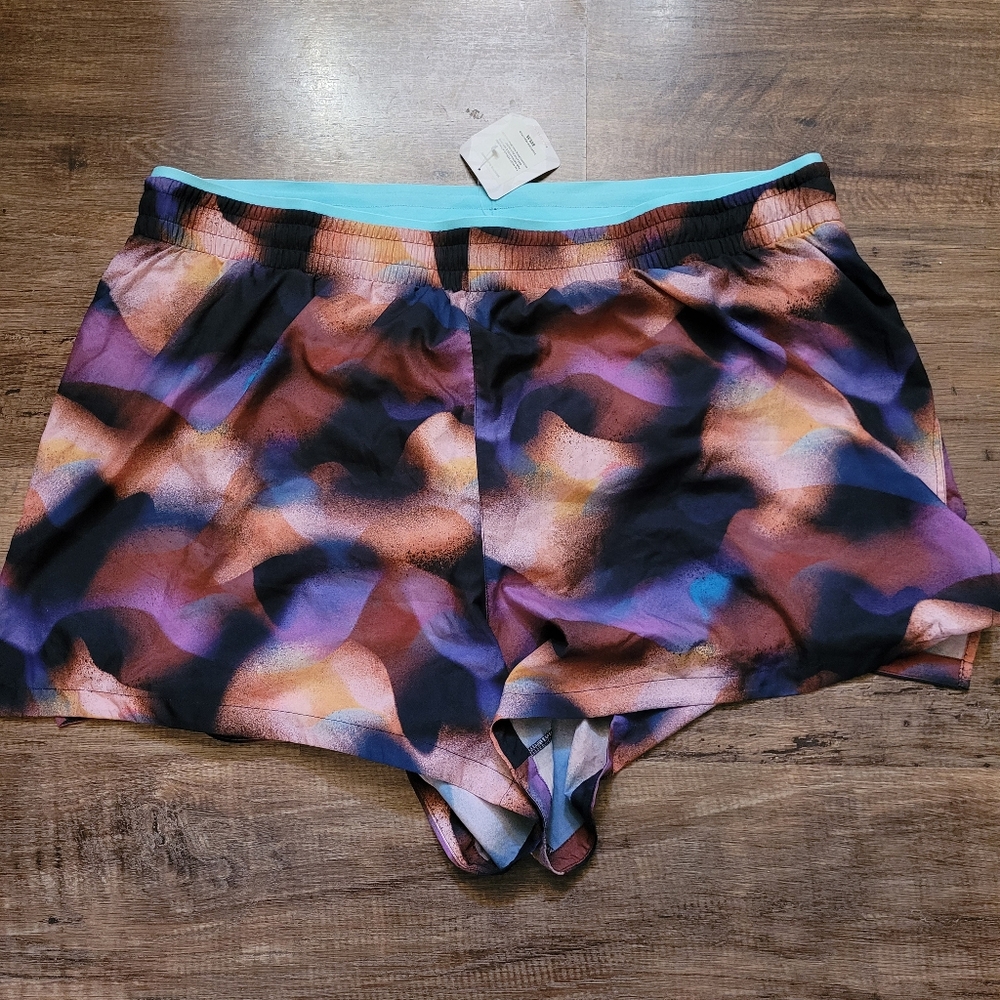 New Fabletics Breathe Run Shorts Short Mid rise Tie dye Geometric Print Size 1X